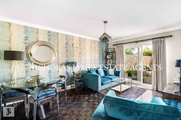 The Vineries, Oakwood, London N14