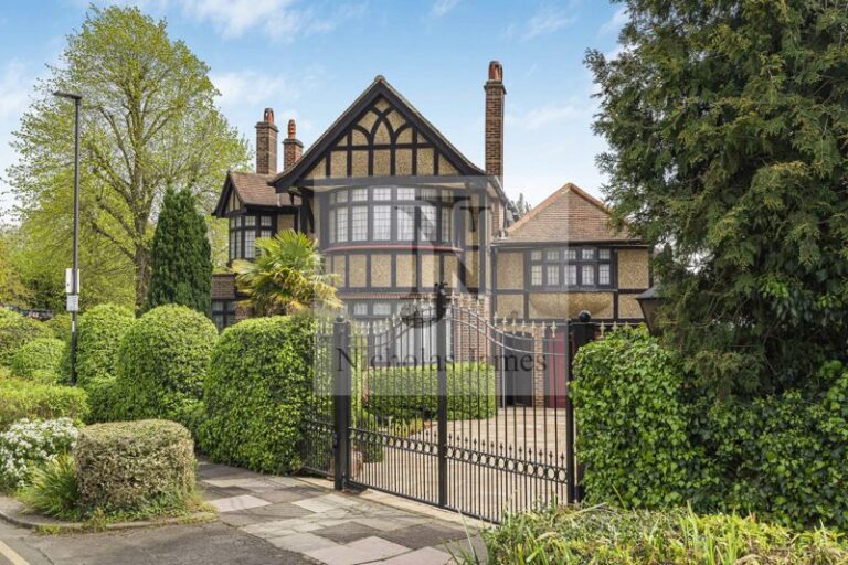 Bourne Avenue, Southgate, London, N14